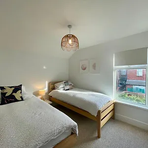 taffs-mead-house-central-city-location-nr-stadium.cardiffhotelswales.com/